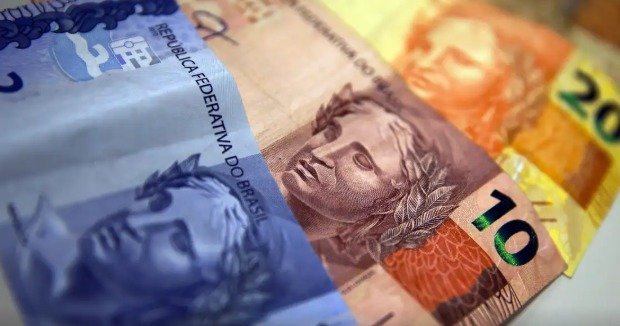 Aposentados e pensionistas do INSS começam a receber 13º nesta sexta