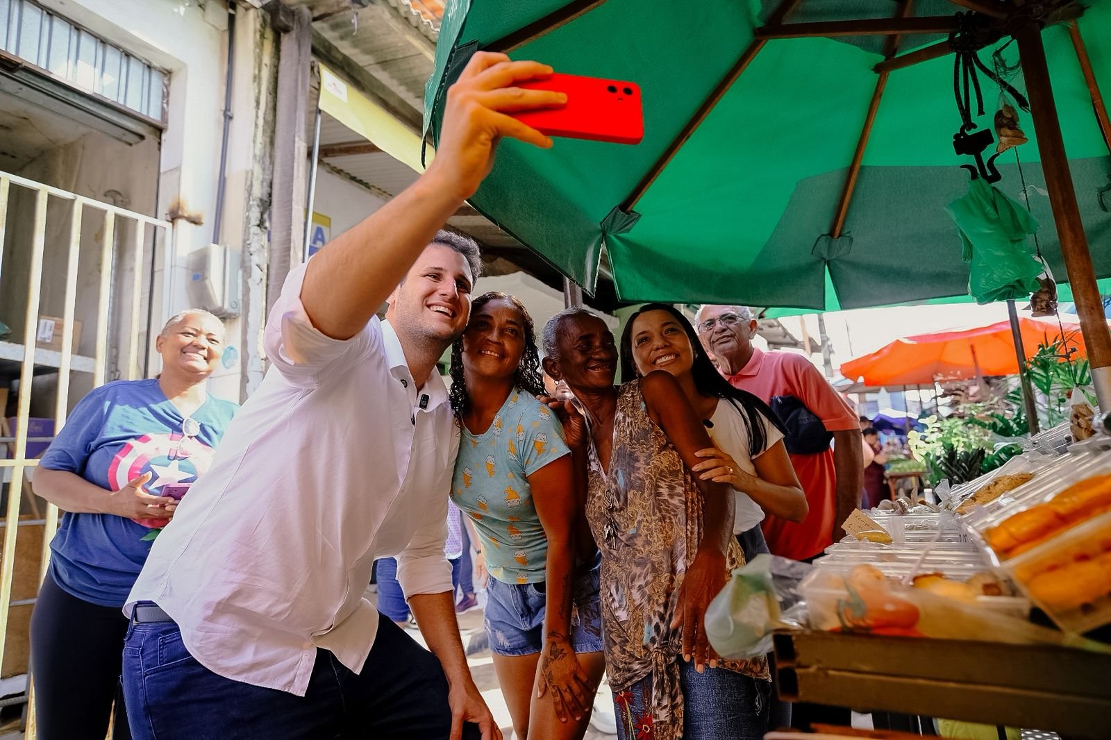 Orleans Brandão visita Feira do João Paulo, dialoga com trabalhadores e reforça compromisso com melhorias no espaço