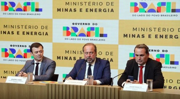 Governo cria subsídio de até R$ 0,89 para segurar preço da gasolina