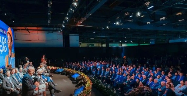 Lula diz que ouvirá demandas de empresários sobre fim da escala 6×1